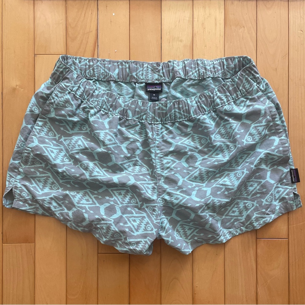 Patagonia Barely Baggies Shorts, size M